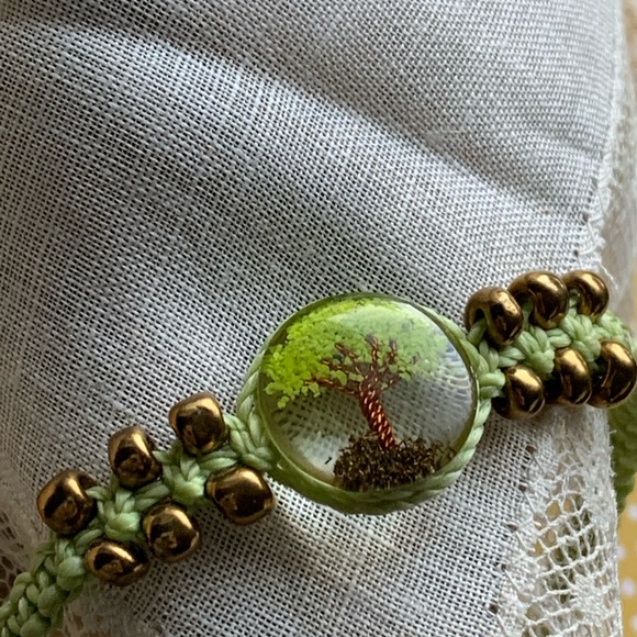 Tree of Life Light Peridot Green Corded Adjustable Bracelet Woman’s Jewelry - Picture 5 of 6